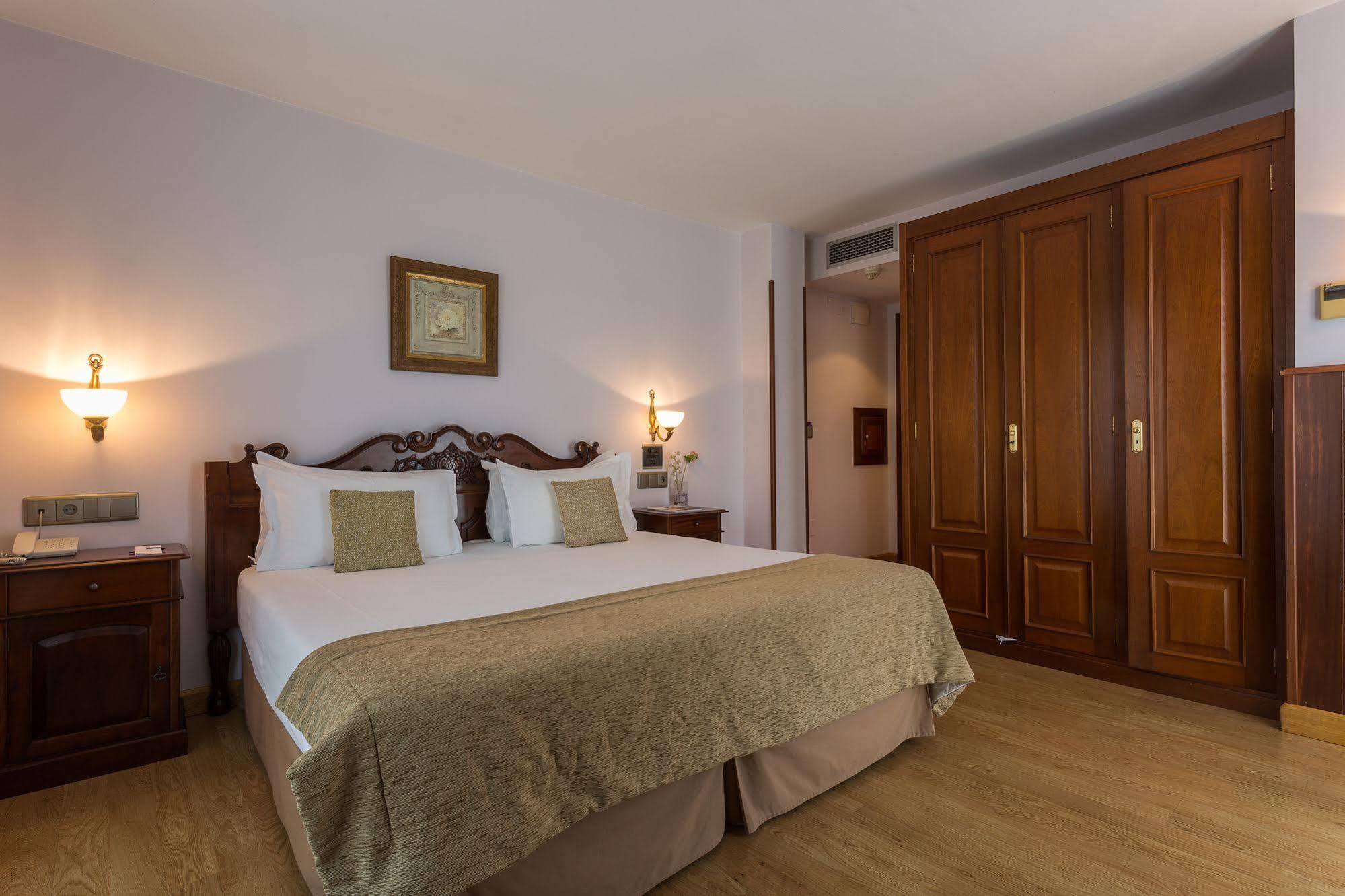 Ayre Hotel Alfonso II Οβιέδο Εξωτερικό φωτογραφία