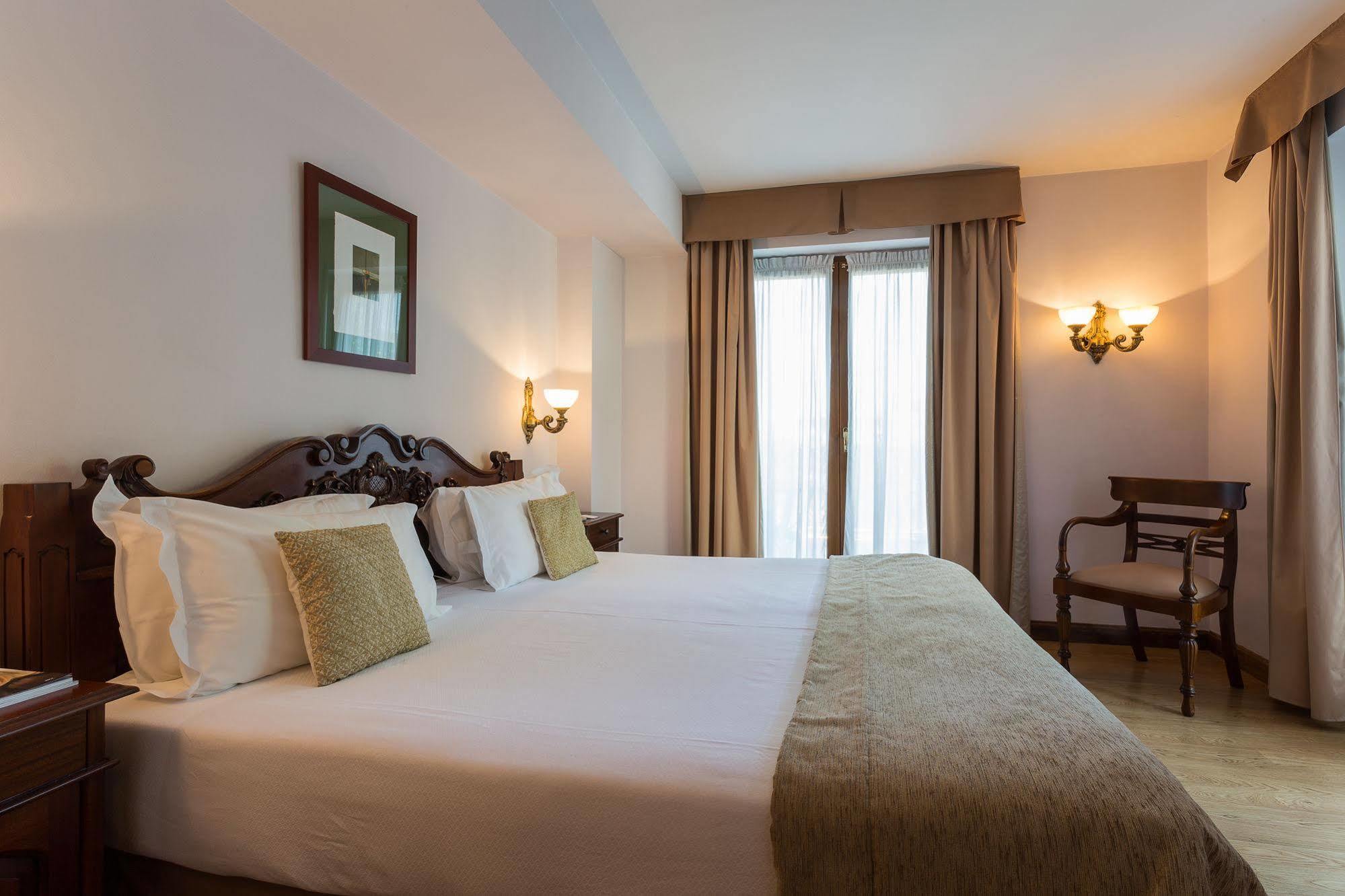 Ayre Hotel Alfonso II Οβιέδο Εξωτερικό φωτογραφία
